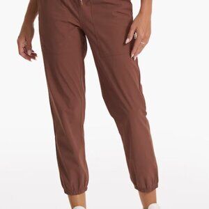 Vuori Miles Jogger in Hazelnut NWT Size L